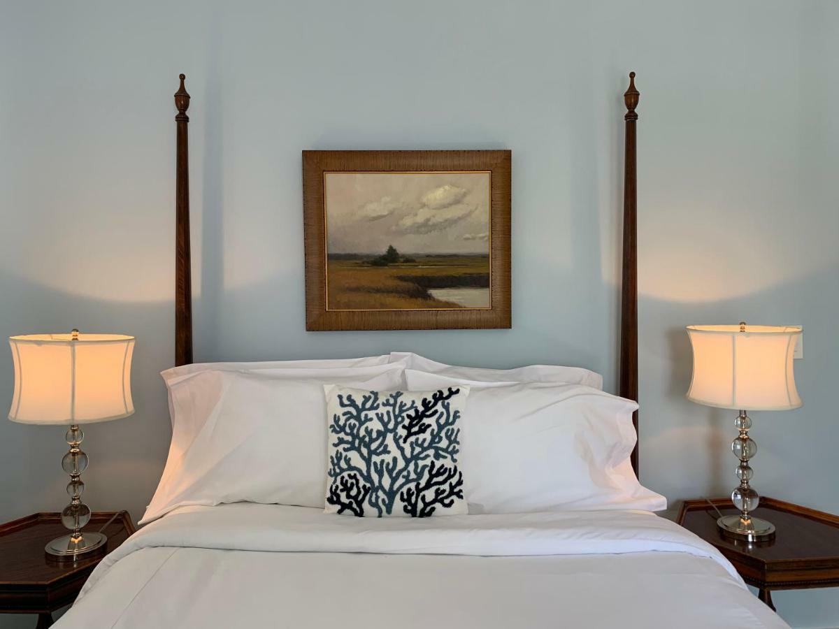 The Oak Bluffs Inn Bagian luar foto
